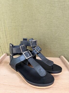 Women's Black Buckle Gladiator Sandals